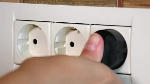 Connecting power cable to socket. 動画素材 141169455