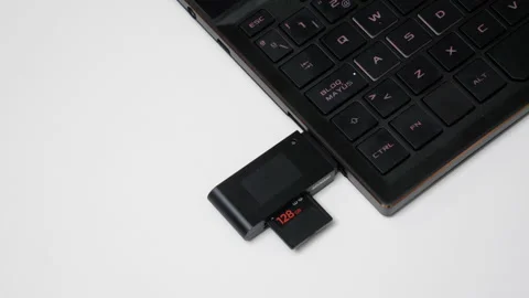 Connecting storage card to laptop computer Stock-Footage 143165963