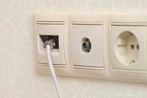 Connects the Internet cable to a socket, rj-45 Foto stock
