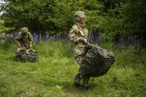 Conscripts from the Life Guards during military exercise at Danish Kulsbjerg Tra Fotos de archivo