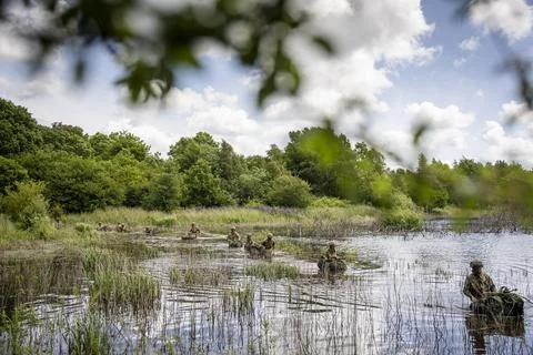 Conscripts from the Life Guards during military exercise at Danish Kulsbjerg Tra Stockfoto's