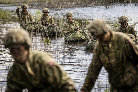Conscripts from the Life Guards during military exercise at Danish Kulsbjerg Tra Fotos de archivo