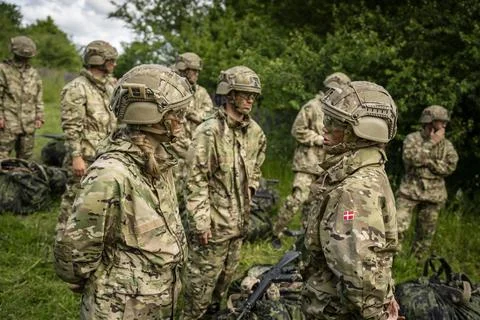 Conscripts from the Life Guards during military exercise at Danish Kulsbjerg Tra Fotos de archivo