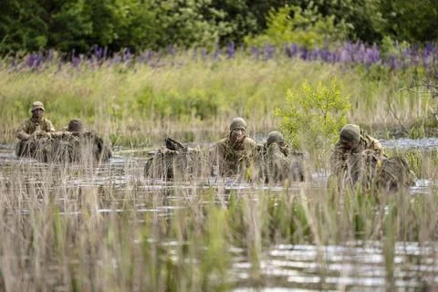 Conscripts from the Life Guards during military exercise at Danish Kulsbjerg Tra Fotos de archivo