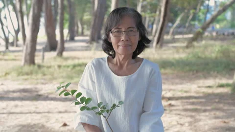 Conservation concept of 4k Resolution. Asian women are presenting to plant fo Stock Footage 165299219