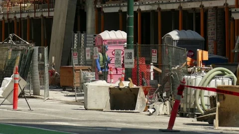 Constriction on downtown street. Video stock 145299631