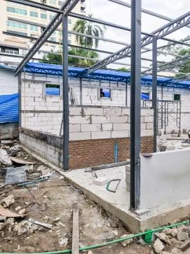 Constructing Brick Wall on a building with metal foundation 스톡 사진
