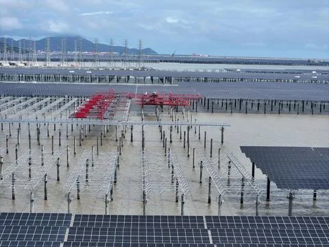 Construction is accelerating on the 2-GW Tianwan tidal flat photovoltaic demo Stock Photos