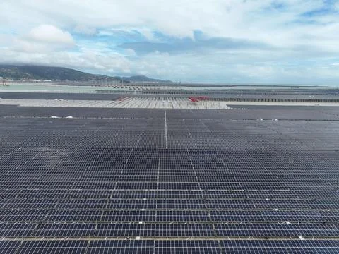 Construction is accelerating on the 2-GW Tianwan tidal flat photovoltaic demo Stock Photos