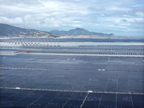 Construction is accelerating on the 2-GW Tianwan tidal flat photovoltaic demo Stock Photos