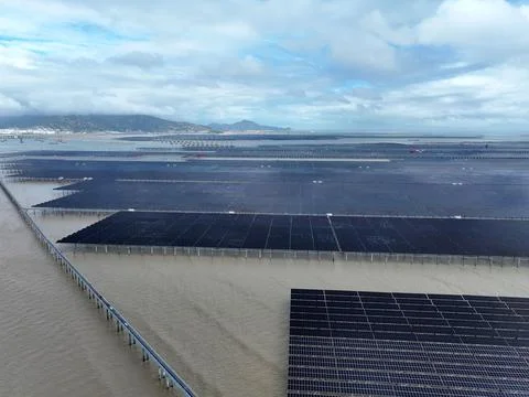 Construction is accelerating on the 2-GW Tianwan tidal flat photovoltaic demo Stock Photos