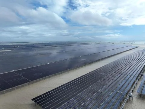 Construction is accelerating on the 2-GW Tianwan tidal flat photovoltaic demo Stock Photos
