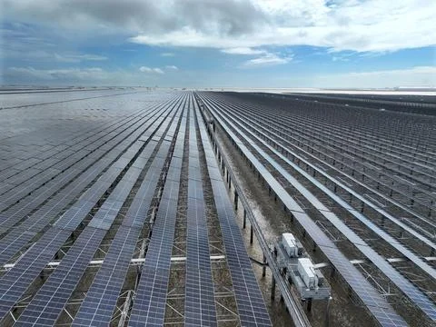 Construction is accelerating on the 2-GW Tianwan tidal flat photovoltaic demo Stock Photos