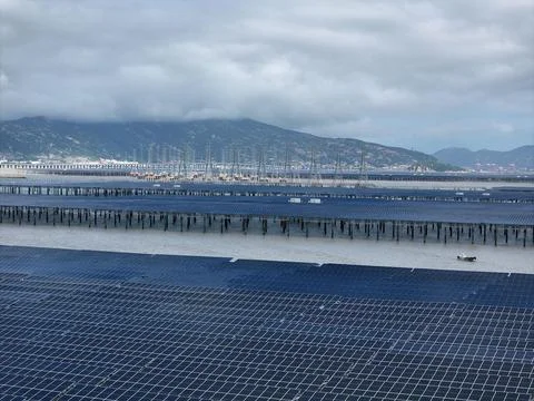 Construction is accelerating on the 2-GW Tianwan tidal flat photovoltaic demo Stock Photos