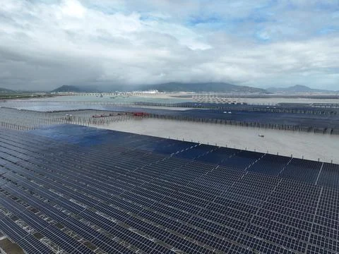 Construction is accelerating on the 2-GW Tianwan tidal flat photovoltaic demo Stock Photos