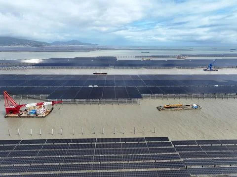 Construction is accelerating on the 2-GW Tianwan tidal flat photovoltaic demo Stock Photos