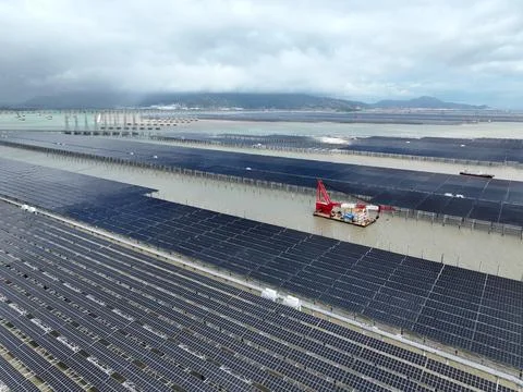 Construction is accelerating on the 2-GW Tianwan tidal flat photovoltaic demo Stock Photos