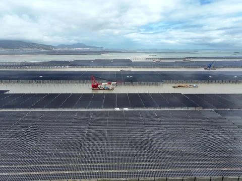 Construction is accelerating on the 2-GW Tianwan tidal flat photovoltaic demo Stock Photos