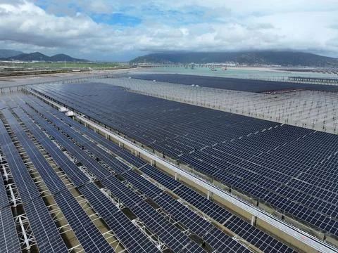 Construction is accelerating on the 2-GW Tianwan tidal flat photovoltaic demo Stock Photos