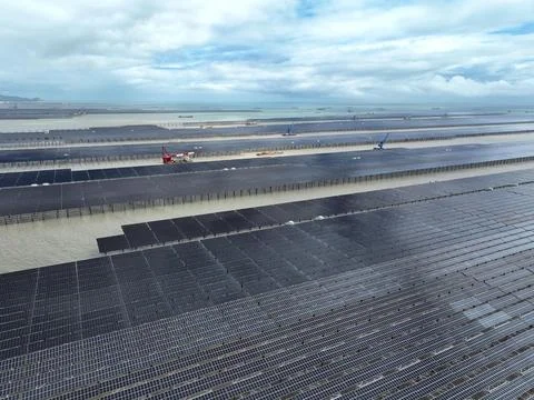 Construction is accelerating on the 2-GW Tianwan tidal flat photovoltaic demo Stock Photos