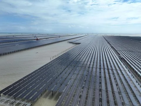 Construction is accelerating on the 2-GW Tianwan tidal flat photovoltaic demo Stock Photos
