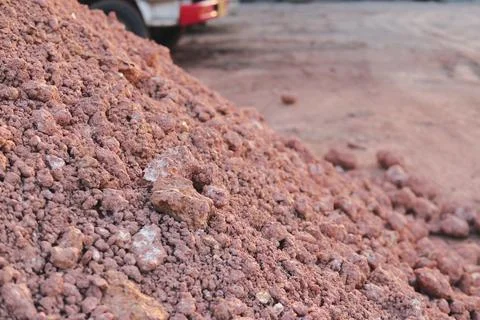 Construction activity urban area material pile dusty environment close-up v.. 库存照片