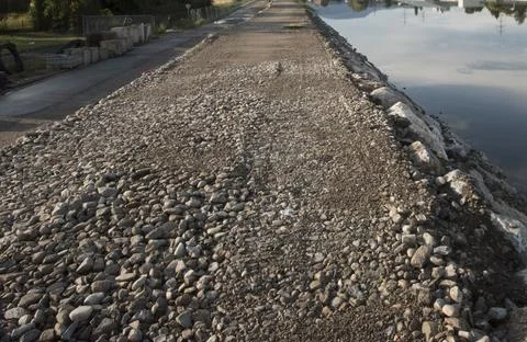 Construction aggregate in river regulation Foto stock