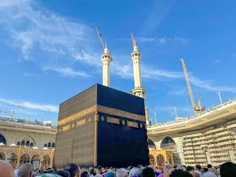 Construction in the Al-Haram Mosque, the Holy Kaaba close-up. Space for tex.. Fotos Stock
