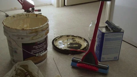 Construction and Cleaning Materials in Unfinished Room Vidéo 75251109