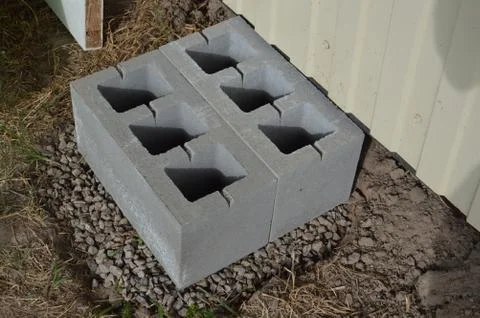Construction and installation of a base of cinder blocks Stock-Fotos