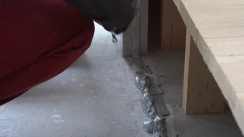 Construction and repair - installation of an interroom partition from tongue-and Vídeo Stock 106307952