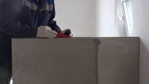 Construction and repair - installation of an interroom partition from tongue-and 動画素材 106518500