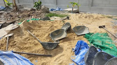 The construction basket is like a clam shell, Stock Photos