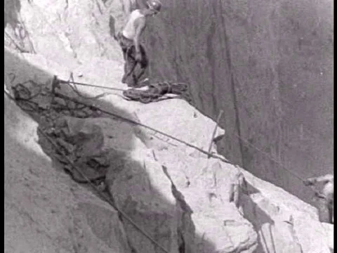 The construction of the Boulder Dam project in 1936 in the Bureau of Land Vídeos de archivo 75096838