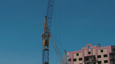 Construction of a brick high-rise building Video stock 61909184