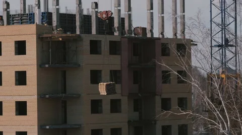 Construction of a brick high-rise building Video stock 61910441