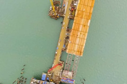 Construction of the bridge. Engineering facilities for the construction of... 스톡 사진