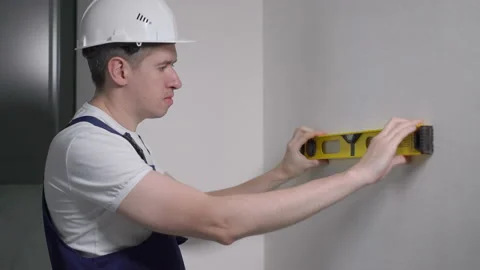 Construction bubble level. Builder worker makes repairs in the apartment. 스톡 동영상 170309145