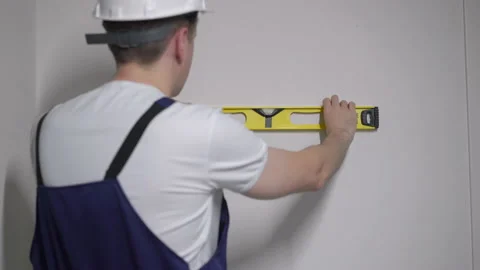 Construction bubble level. Builder worker makes repairs in the apartment. 스톡 동영상 171142671