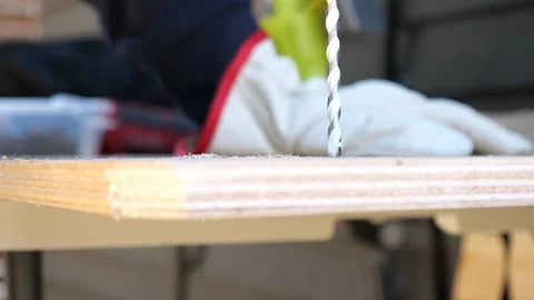 Construction carpenter worker using saws and power tools to get the job done Vidéo 279860494