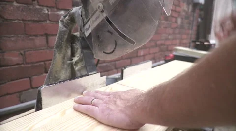 Construction with a Circular Saw Vídeos de archivo 1052090