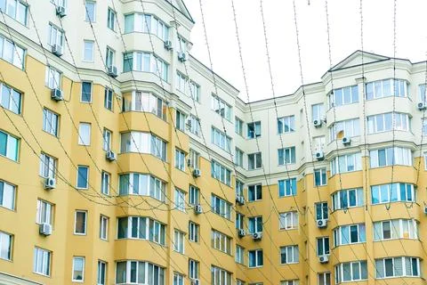 Construction complex with high rise yellow residental apartment buildings wit Stock-Fotos