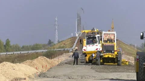 Construction of a concrete bridge. A lot of construction equipment Video stock 105629551