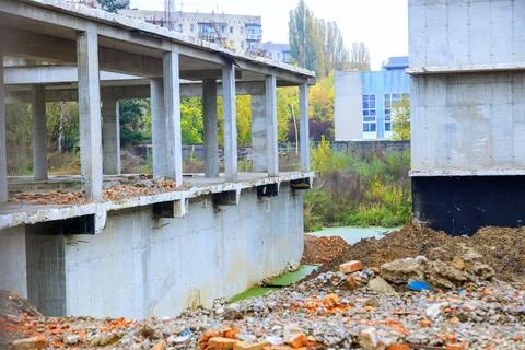 Construction of a concrete residential building structure complex from blocks is 스톡 사진