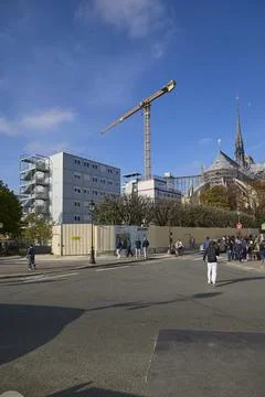 Construction crane and modular offices near Notre Dame Cathedral Stock-Fotos