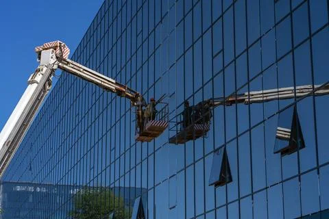 A construction crane with a cradle or lifting platform Foto stock