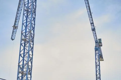 A construction crane with a crane control cabin and a place to copy. Metal Fotos de archivo