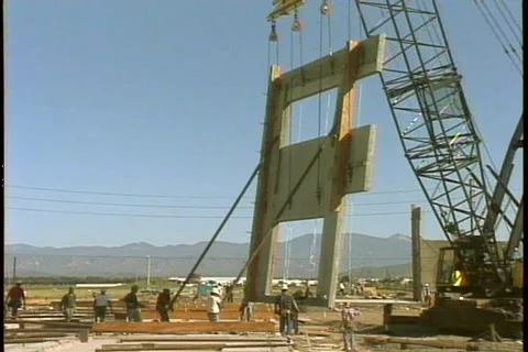 CONSTRUCTION CRANE MOVES WALL Video stock 1049456