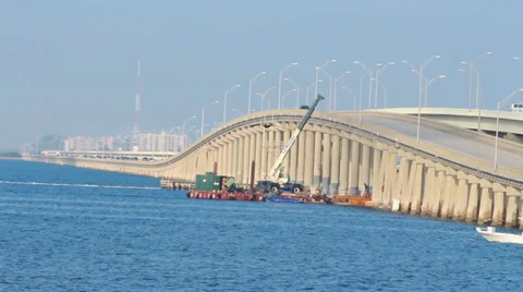 Construction crane next to high bride in Tampa Bay 스톡 동영상 36584764