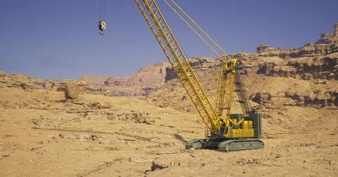 Construction crane operates in arid desert landscape with rocky formations Stock Illustration